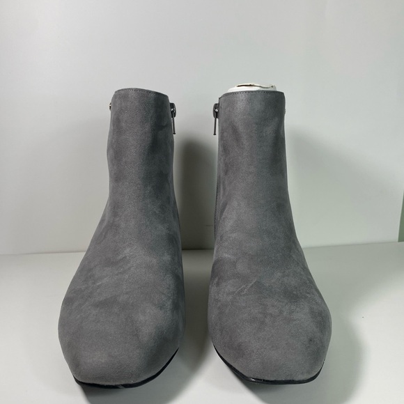 Charter Club 9.5 medium NWT Heather Gray Boots - Picture 4 of 11